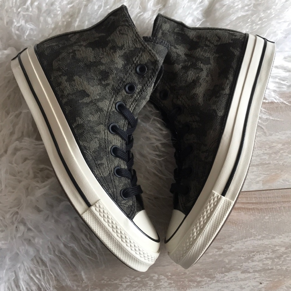 NWT Converse camo hi Tops - Picture 6 of 7